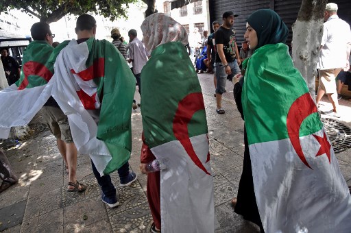 طلاب جزائريون يتظاهرون وسط العاصمة 