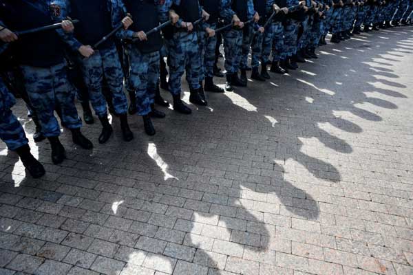 الحرس الجمهوري الروسي يتصدى لتظاهرة غير مأذونة للمعارضة في موسكو في 3 أغسطس 2019
