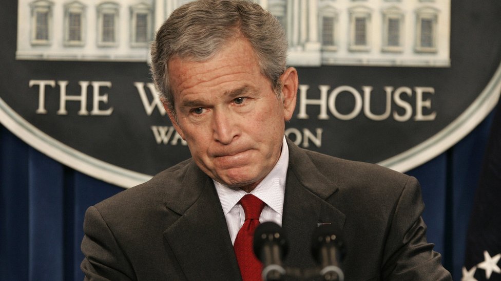 جورج بوش الذي ارتبط اسمه بغزو العراق وأفغانستان