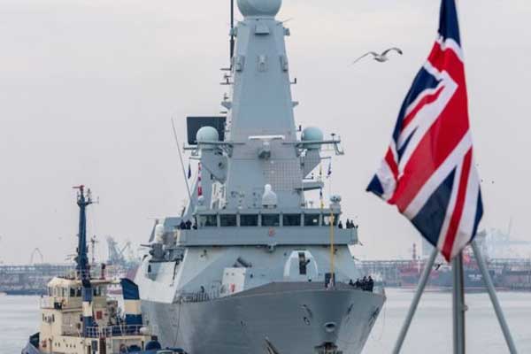  السفينة البريطانية دنكان تشارك في القوة البحرية