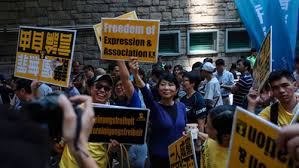 رئيسة حكومة هونغ كونغ تتّهم المتظاهرين بالسعي إلى تدمير المدينة
