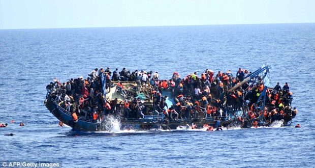 توقيف ثلاثين مهاجراً أثناء محاولتهم عبور بحر المانش