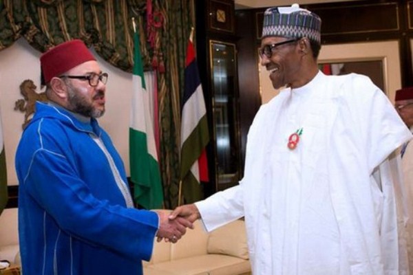 العاهل المغربي والرئيس النيجيري في لقاء سابق 