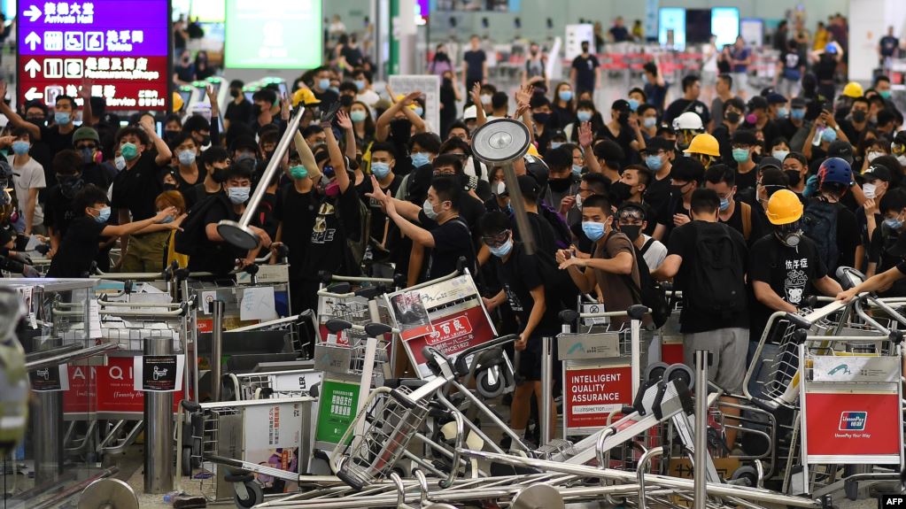 الصين تهدد بالتحرك حيال الأزمة في هونغ كونغ