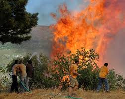 أجهزة الإطفاء تتمكن من احتواء حريق ضخم قرب أثينا