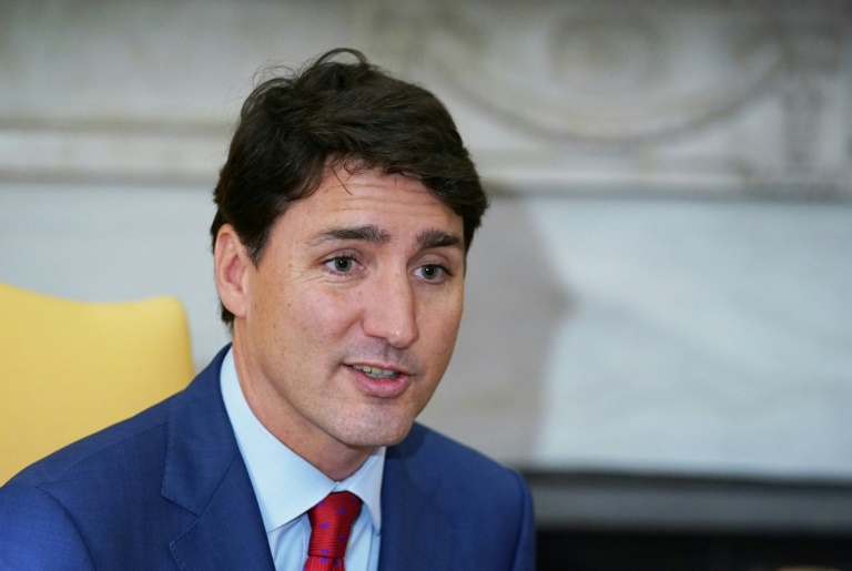رئيس وزراء كندا يتعهد بتشديد الرقابة على الأسلحة النارية
