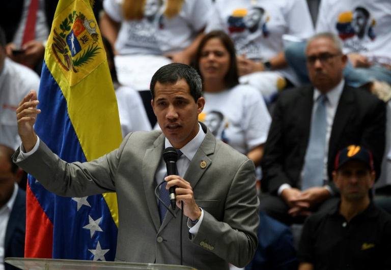 غوايدو يحذر مادورو من عواقب الدعوة إلى انتخابات تشريعية مبكرة في فنزويلا