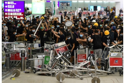 قلق أميركي إزاء التحركات الصينية على الحدود مع هونغ كونغ