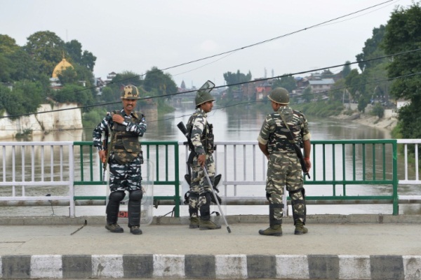 جنود هنود على أحد جسور سريناغار في 11 أغسطس 2019