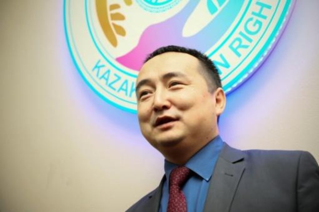 كازاخستان تطلق سراح ناشط حقوقي دعا إلى 