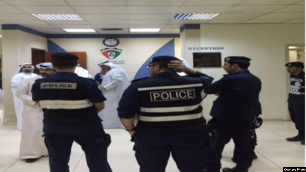 المرأة الكويتية ضربت ضابطا ومواطنا مصريا بالحزام