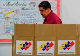 الحكم في فنزويلا يهدد بانتخابات تشريعية مسبقة للضغط على المعارضة