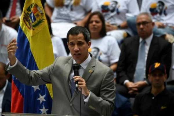 زعيم المعارضة الفنزويلية خوان غوايدو خلال إلقائه لخطاب في كراكاس في 7 أغسطس 2019