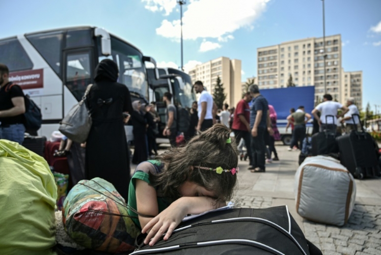 فتاة سورية تبكي قبيل مغادرتها اسطنبول في السادس من أغسطس 2019