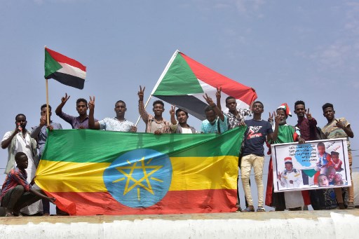 الإمارات تؤكد دعمها للانتقال السلمي في السودان