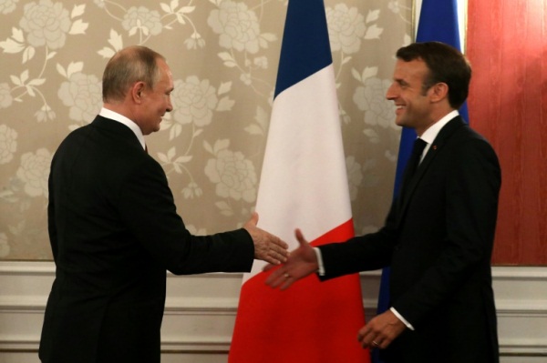 الرئيس الفرنسي ونظيره الروسي خلال قمة مجموعة العشرين في أوساكا في 28 يونيو 2019 