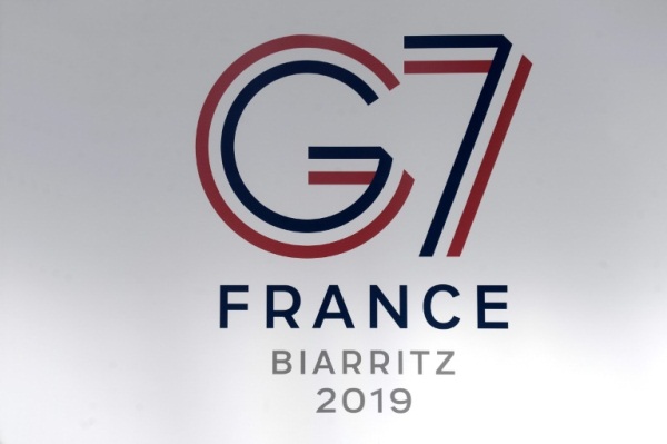 شعار قمة مجموعة السبع في 20 أغسطس 2019 في بياريتس جنوب غرب فرنسا