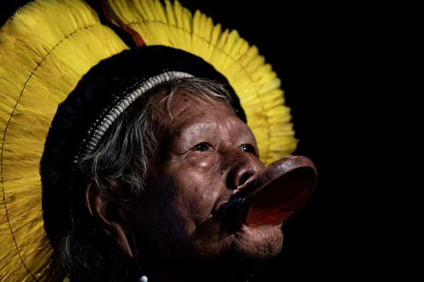 زعيم السكان الأصليين في البرازيل راوني ميتوكتيري