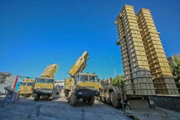 نظام الدفاع الصاروخي الإيراني باور-373 أثناء عرضه في طهران في 22 أغسطس 2019