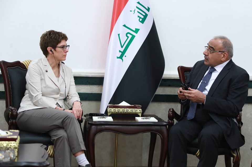 وزيرة الدفاع الالمانية انغريت كرامب كارنباور مجتمعة في بغداد مع رئيس الوزراء عادل عبد المهدي