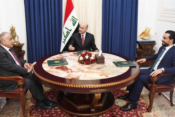 الرؤساء العراقيون الثلاثة للجمهورية والحكومة والبرلمان خلال اجتماعهم في بغداد اليوم