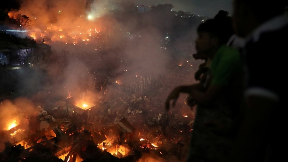 النيران تلتهم 15 ألف منزل في أحد الأحياء العشوائية في بنغلاديش