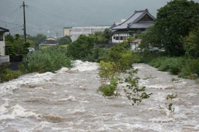 تساقط أمطار غزيرة على جنوب غرب اليابان وتأكيد مقتل شخصين