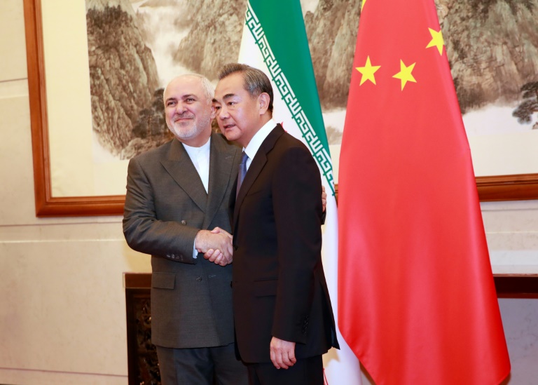 وزير الخارجية الإيراني محمد جواد ظريف ونظيره الصيني وانغ يي خلال لقاءهما في بكين بتاريخ 26 أغسطس 2019 