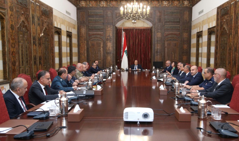 الرئيس اللبناني ميشال عون مترئسا اجتماع المجلس الاعلى للدفاع في قصر بيت الدين جنوب شرق بيروت في 27 أغسطس 2019 