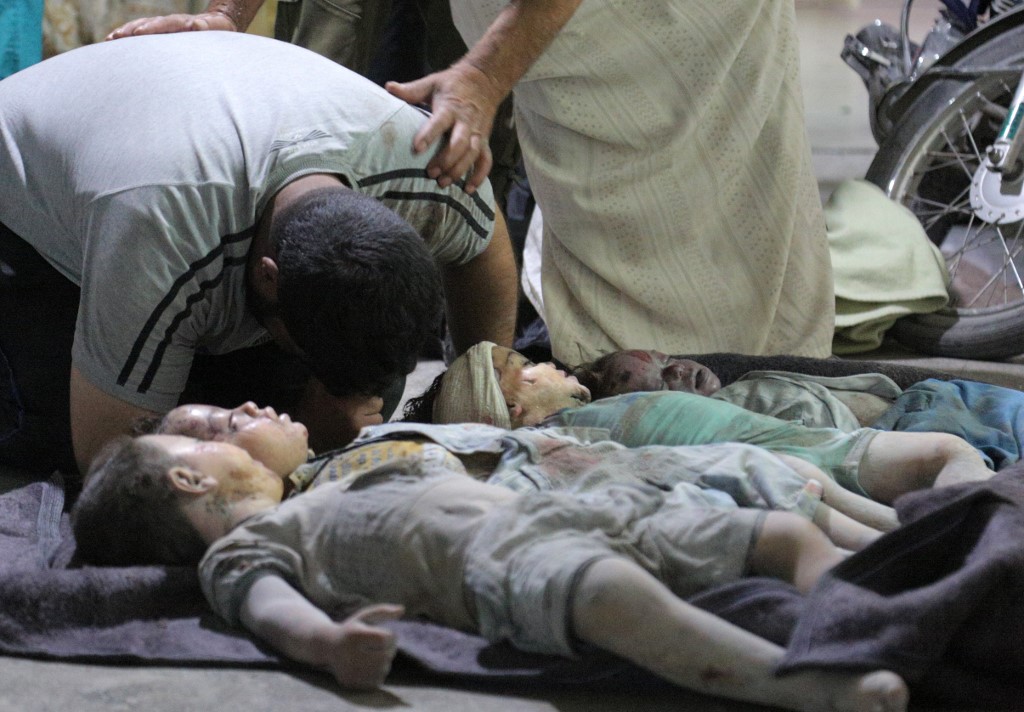 أطفال سقطوا في معرة العمان بعد قصف للنظام السوري