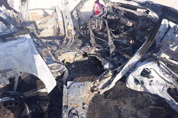  آثار قصف طائرة مسيّرة لعجلات للحشد الشعبي في محافظة الأنبار على الحدود مع سوريا
