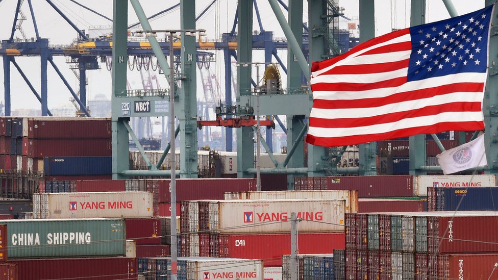الحرب التجارية بين الولايات المتحدة والصين في 300 كلمة