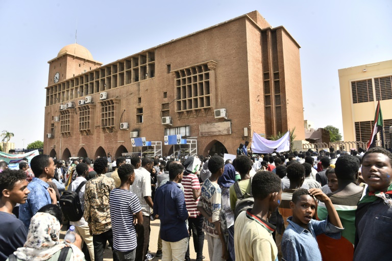 بدء محاكمة عناصر أمن على علاقة بوفاة مدرّس خلال احتجازه في السودان