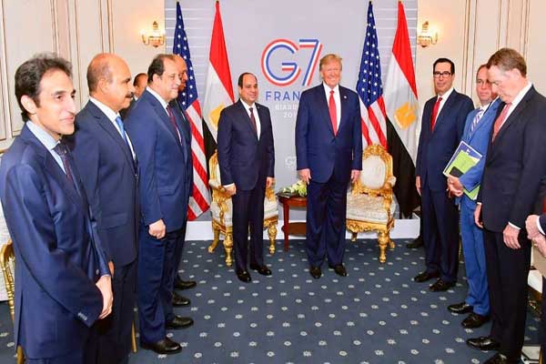 الرئيس المصري ونظيره الأميركي أثناء اللقاء في فرنسا