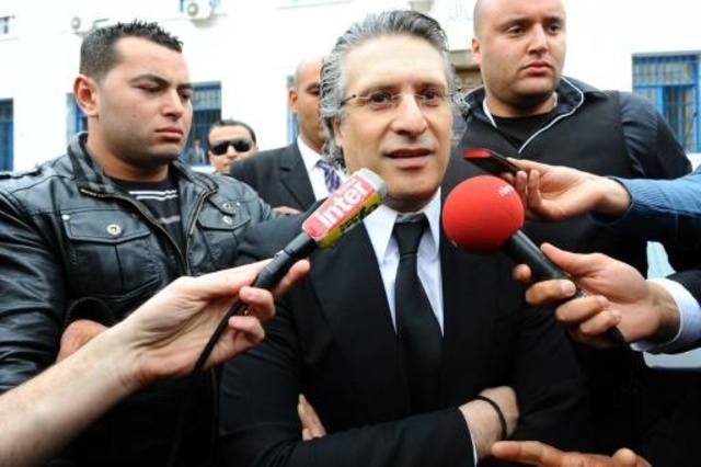 نبيل القروي، مؤسس قناة نسمة الخاصة، يغادر مبنى محكمة في تونس، 19 نيسان/ابريل 2012