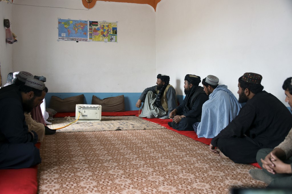 قادة من طالبان خلال لقاء مع الصحافة