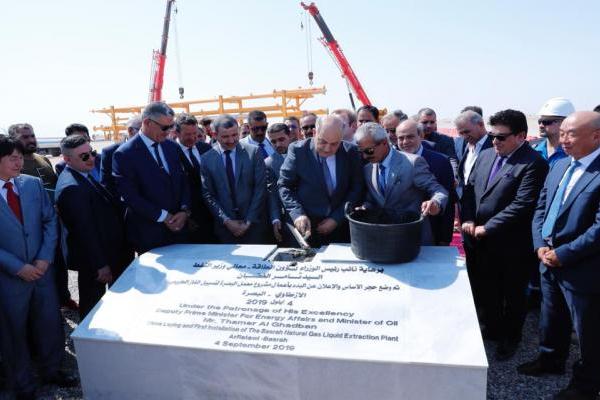 وزير النفط العراقي يضع حجر الأساس لمشروع غاز البصرة للاستخدامات الكهربائية