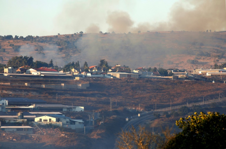 صورة التقطت من قرب افيفيم في اسرائيل تظهر دخانا يتصاعد جراء تصعيد بين الجيش الاسرائيلي وحزب الله اللبناني في الاول من سبتمبر 2019