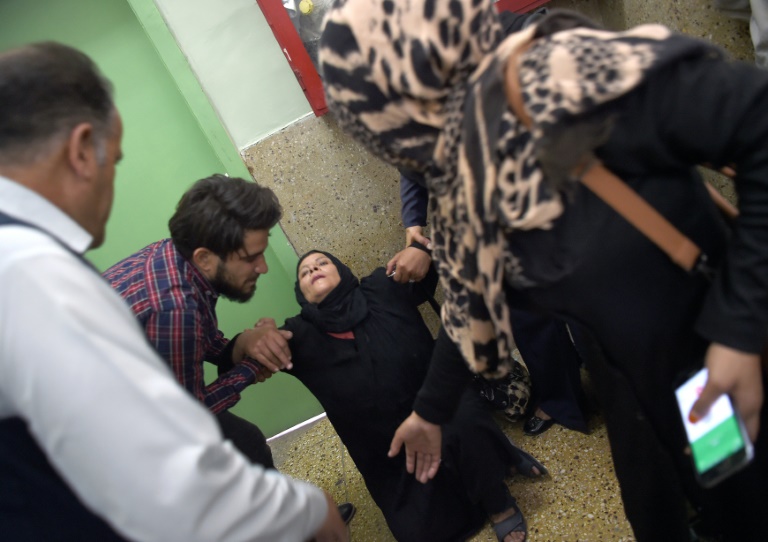 أفغانية تنتحب في المستشفى لإصابة أقارب في انفجار سيارة مفخخة في كابول، الخميس 5 أيلول/سبتمبر 2019