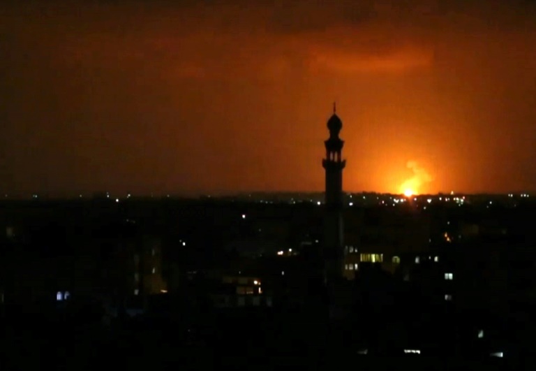 قصف إسرائيلي على مواقع لحماس في غزة ردًا على إطلاق صواريخ
