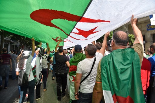 هيئة الحوار في الجزائر تدعو لإجراء الانتخابات الرئاسية