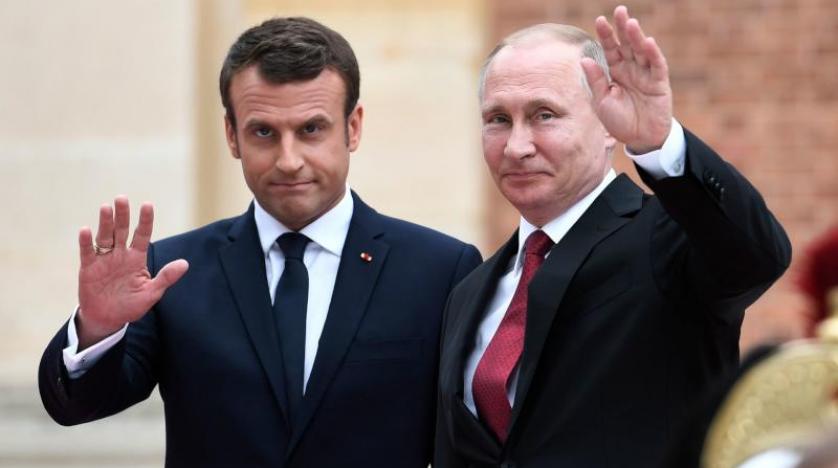 الرئيسان الفرنسي ايمانويل ماكرون والروسي فلاديمير بوتين في قصر فرساي قرب باريس في مايو (أيار) 2017