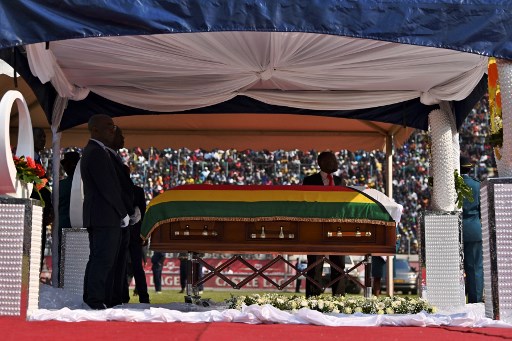 أقرباء موغابي يوافقون على دفنه في مقبرة 