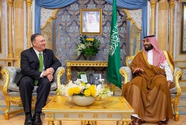 الأمير محمد بن سلمان خلال لقائه وزير الخارجية الأميركي مايك بومبيو في جدة