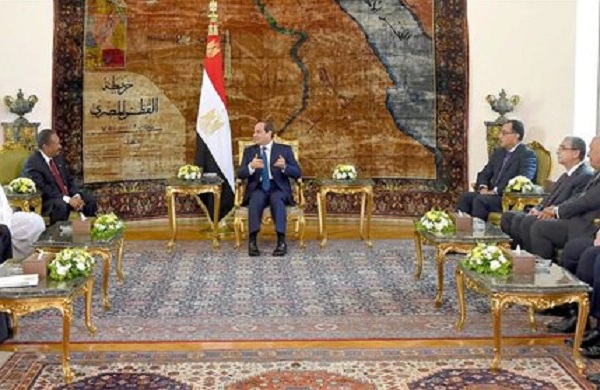 اجتماع السيسي وحمدوك والوفد المرافق له في القاهرة