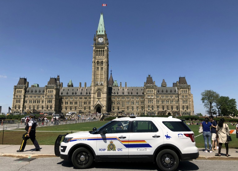 مسؤول يتسبب بفضيحة في الشرطة الكندية