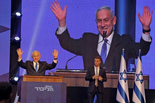 نتانياهو يتحدث إلى أنصاره في تل أبيب