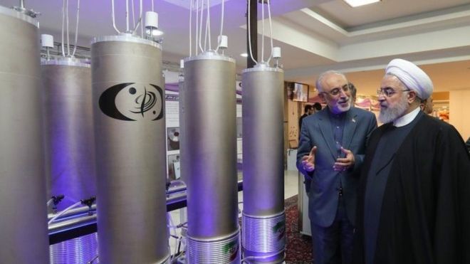روحاني يتفقد منشأة نووية- ارشيفية