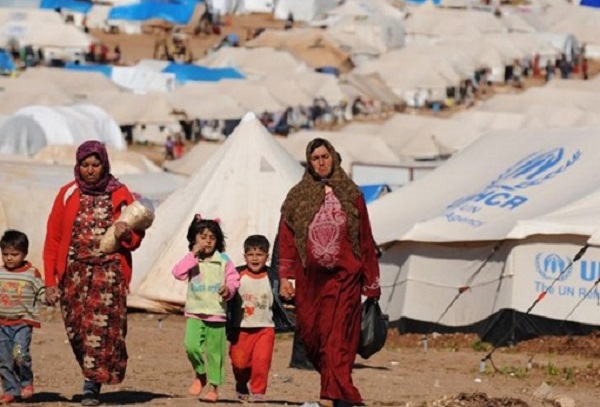 لاجئون سوريون بمخيم في محافظة دهوك العراقية الشمالية