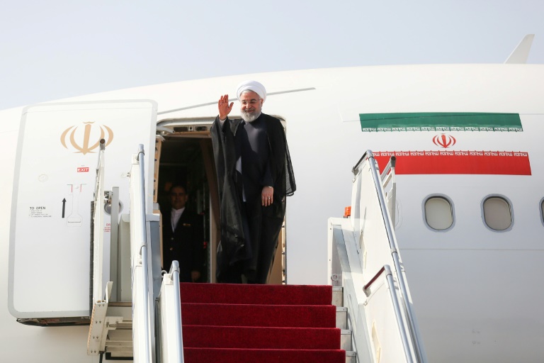 صورة وزعتها الرئاسة الإيرانية تظهر الرئيس حسن روحاني قبيل مغادرته طهران من مطار مهر أباد